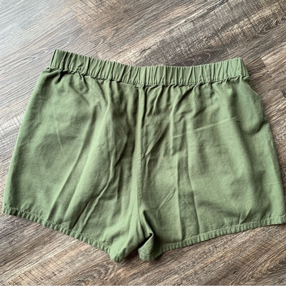 Madewell Olive Green Pull On Shorts - pockets - Picture 3 of 4